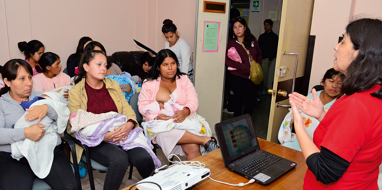 The health team educates mothers and screens for postpartum depression at Iquique Hospital, Chile